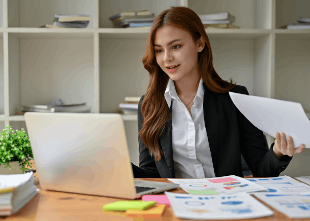 A certified translator edits a bilingual contract, providing Vietnamese Translation Services in Texas for business use.