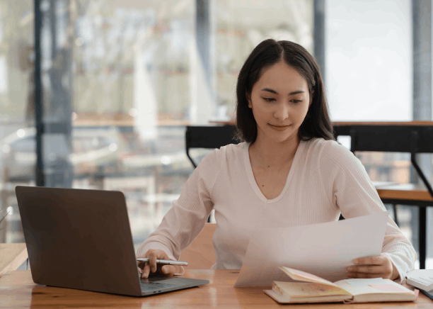 A client reviews a low-cost certified quote while Vietnamese Translation Services in Texas prepares the final stamped packet.